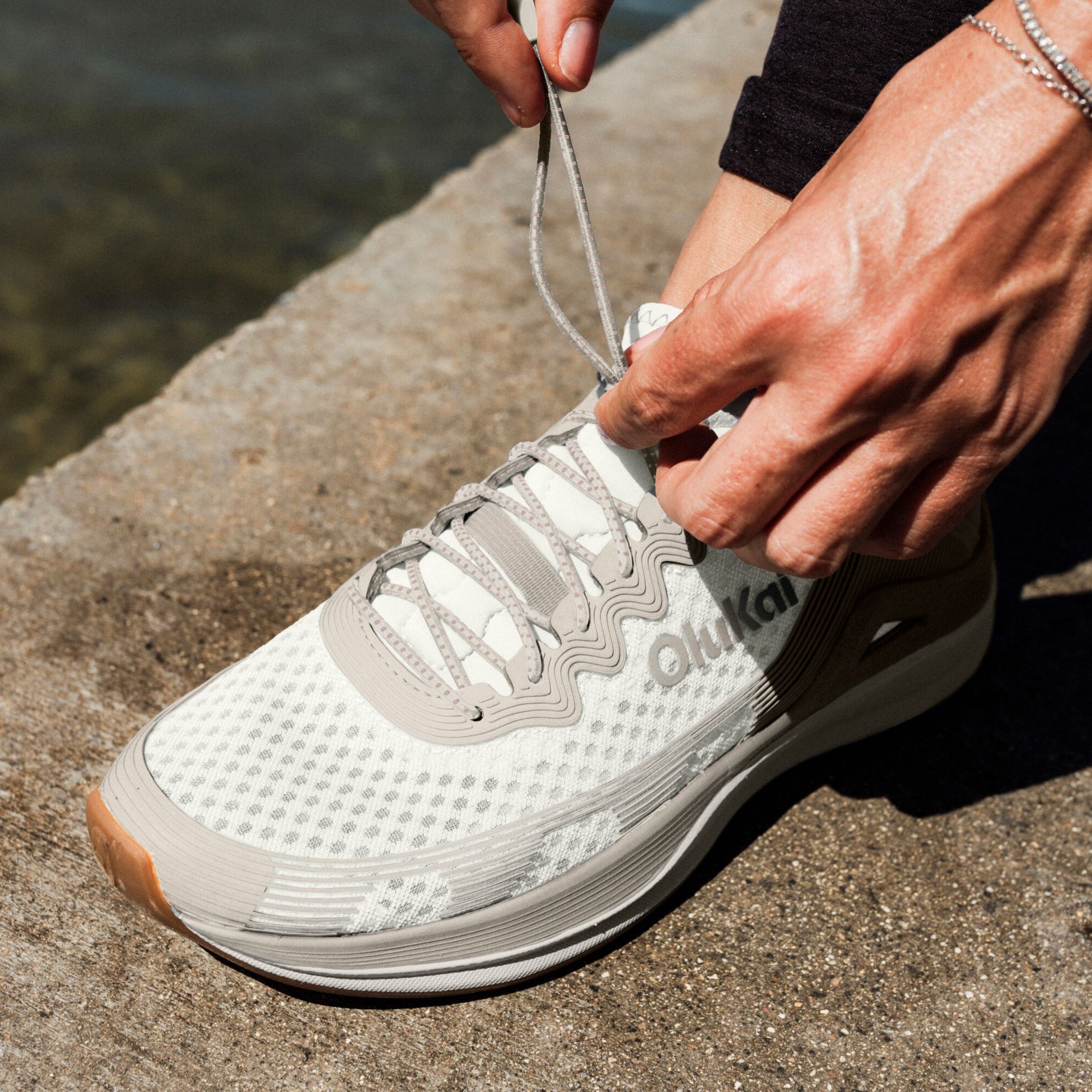 Ahi - Bright White / Sterling